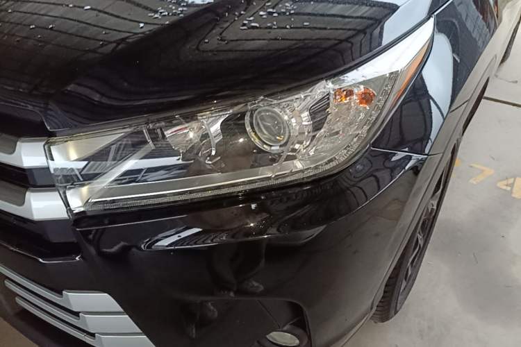 Used Toyota Highlander 2018 2.0T Four-Wheel Drive Luxury Version 7 Seats China VI Standard Left Front Headlight