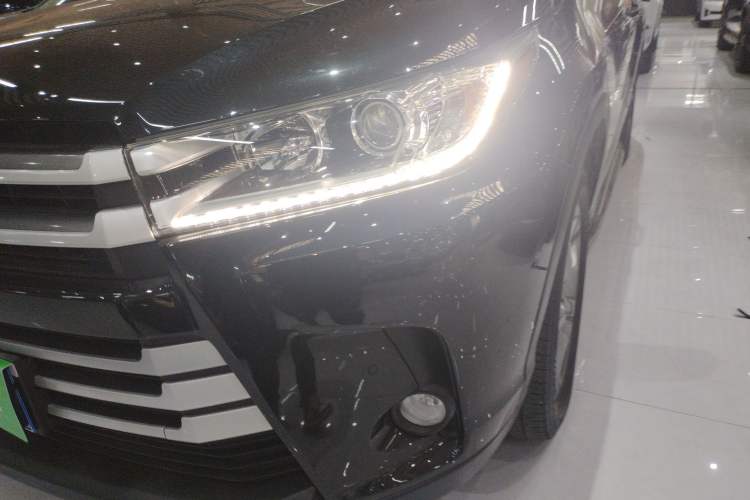 Used Toyota Highlander 2018 2.0T Four-Wheel Drive Luxury Edition 7 Seats China V Emission Standard Left Front Headlight