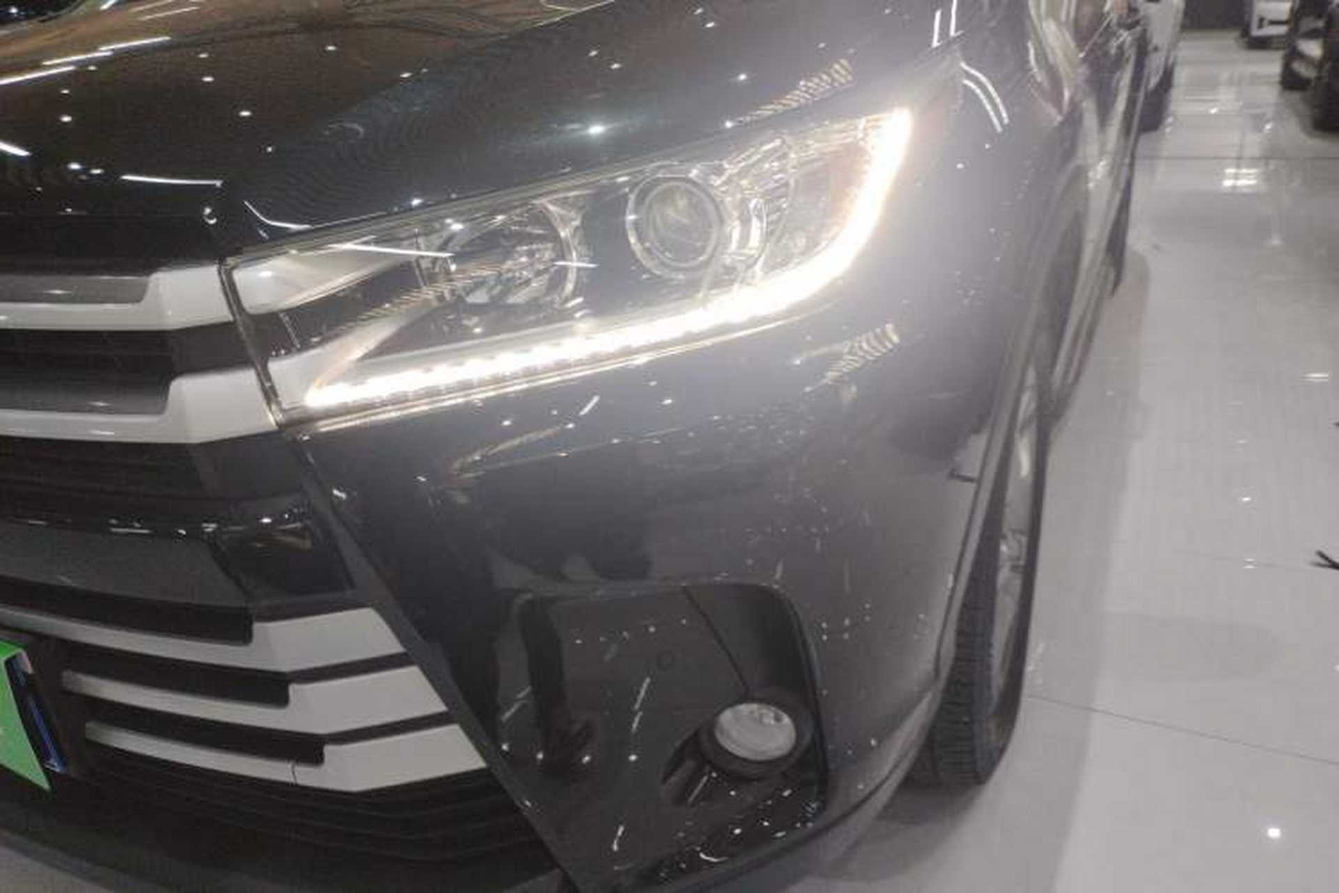 Used Toyota Highlander 2018 2.0T Four-Wheel Drive Luxury Edition 7 Seats China V Emission Standard Left Front Headlight