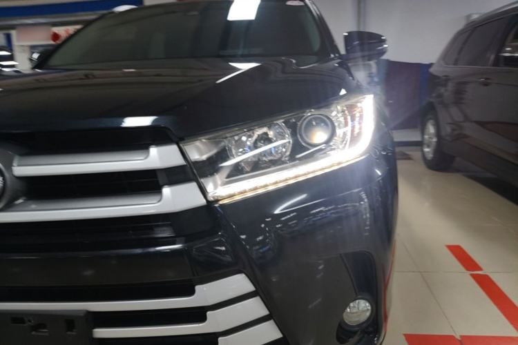 Used Toyota Highlander 2018 2.0T Four-Wheel Drive Luxury Version 7 Seats China VI Standard Left Front Headlight