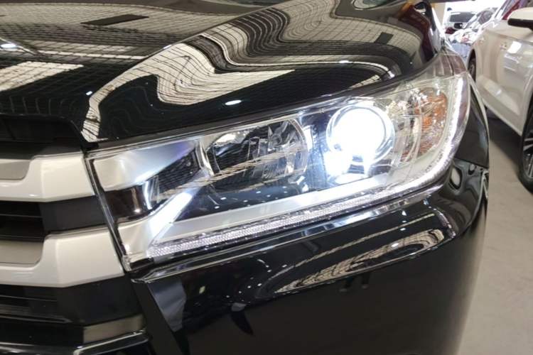 Used Toyota Highlander 2018 2.0T Four-Wheel Drive Luxury Version 7 Seats China VI Standard Left Front Headlight