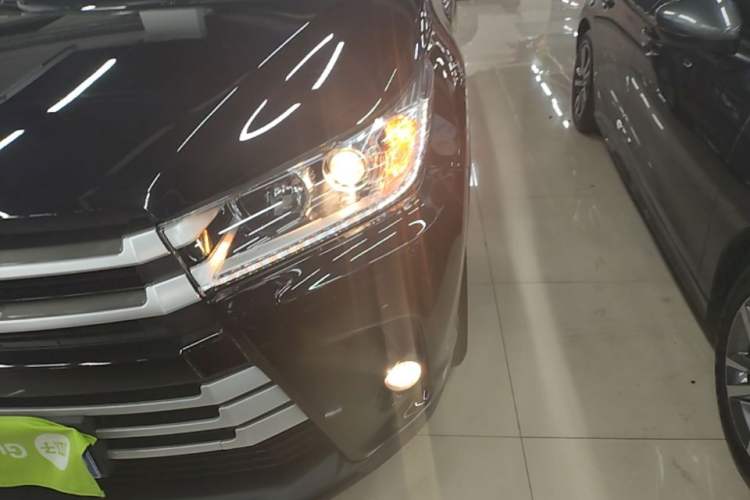 Used Toyota Highlander 2018 2.0T Four-Wheel Drive Luxury Edition 7 Seats China V Emission Standard Left Front Headlight