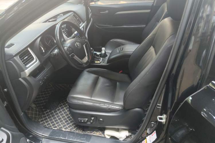 Used Toyota Highlander 2018 2.0T Four-Wheel Drive Luxury Edition 7 Seats China V Emission Standard Left Front Seat