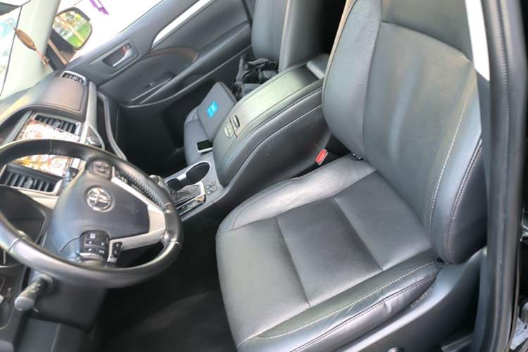 Used Toyota Highlander 2018 2.0T Four-Wheel Drive Luxury Version 7 Seats China VI Standard Left Front Seat
