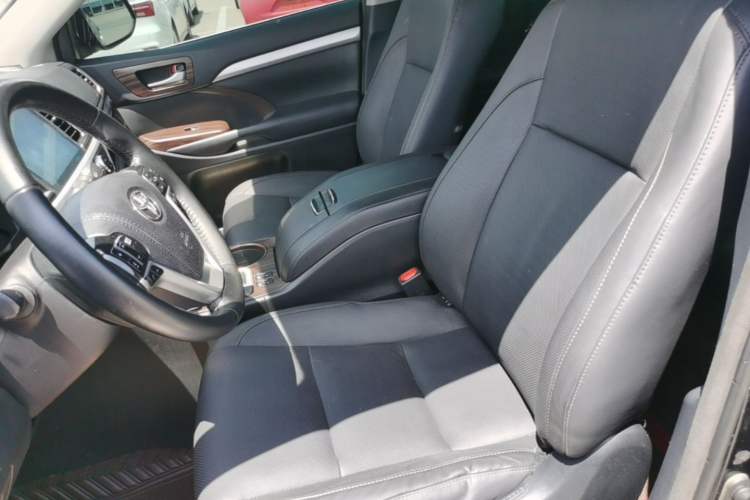 Used Toyota Highlander 2018 2.0T Four-Wheel Drive Luxury Edition 7 Seats China V Emission Standard Left Front Seat