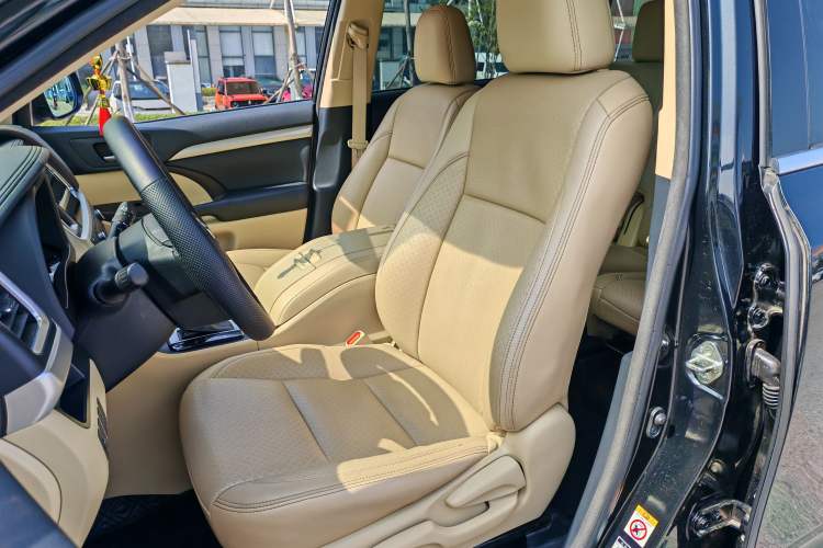 Used Toyota Highlander 2018 2.0T Two-Wheel Drive Elite Edition 7 Seats China VI Standard Left Front Seat