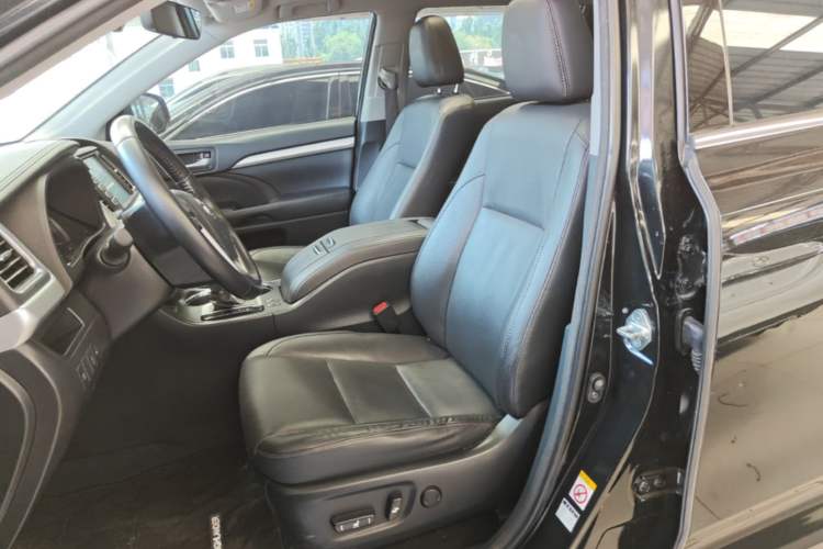 Used Toyota Highlander 2018 2.0T Four-Wheel Drive Luxury Edition 7 Seats China V Emission Standard Left Front Seat