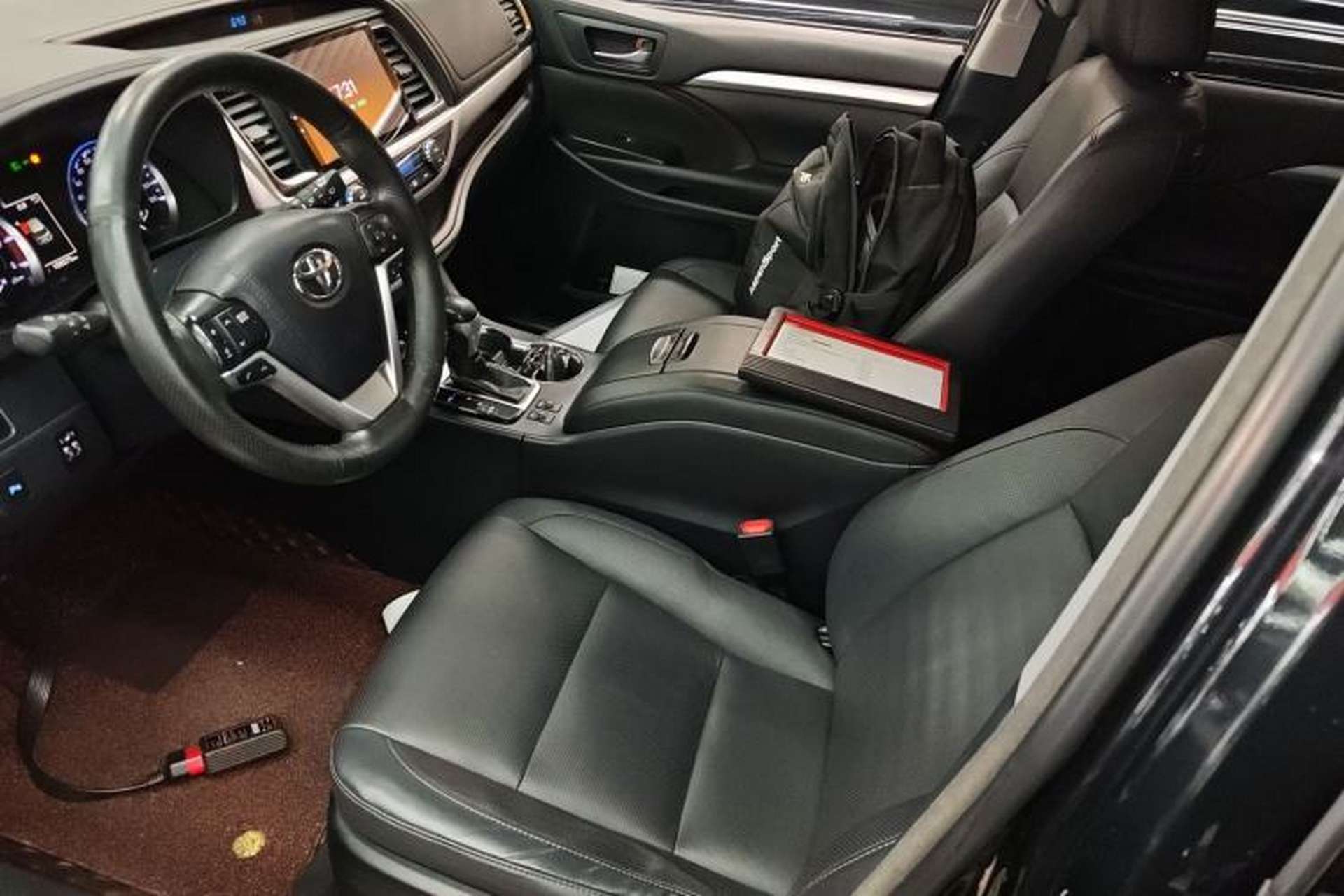 Used Toyota Highlander 2018 2.0T Four-Wheel Drive Luxury Edition 7 Seats China V Emission Standard Left Front Seat