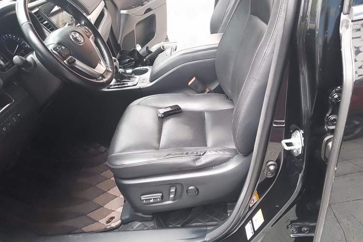 Used Toyota Highlander 2018 2.0T Four-Wheel Drive Prestige Version 7 Seats China V Emission Standard Left Front Seat