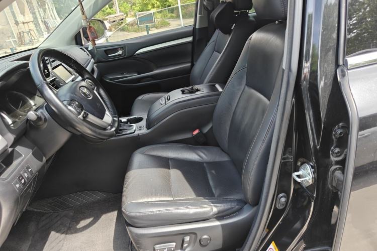 Used Toyota Highlander 2018 2.0T Two-Wheel Drive Luxury Edition 7 Seats China VI Standard Left Front Seat