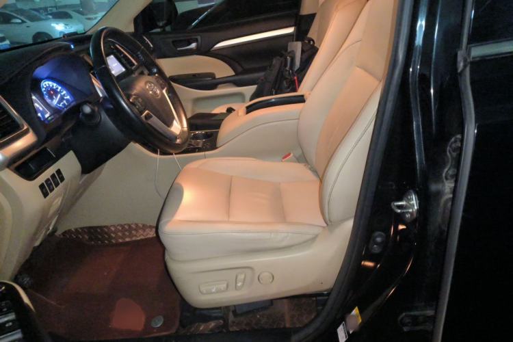 Used Toyota Highlander 2018 2.0T Four-Wheel Drive Luxury Edition 7 Seats China V Emission Standard Left Front Seat
