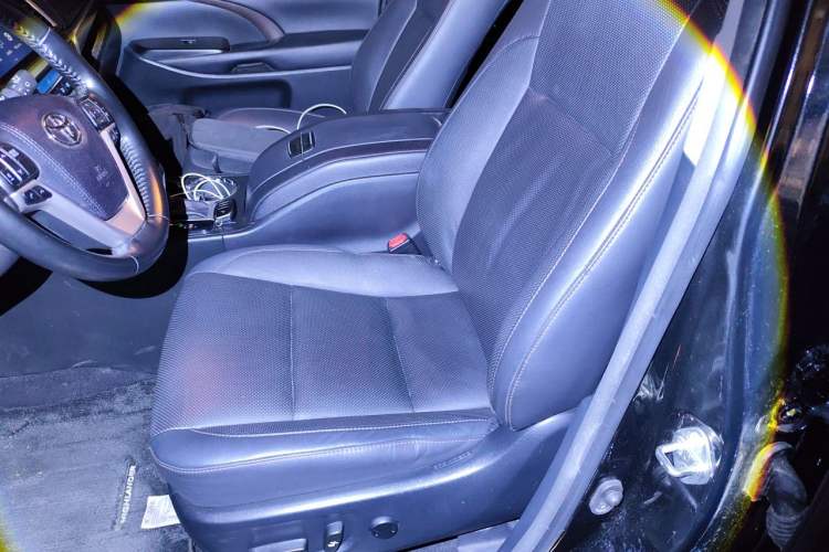 Used Toyota Highlander 2018 2.0T Four-Wheel Drive Prestige Version 7 Seats China VI Standard Left Front Seat