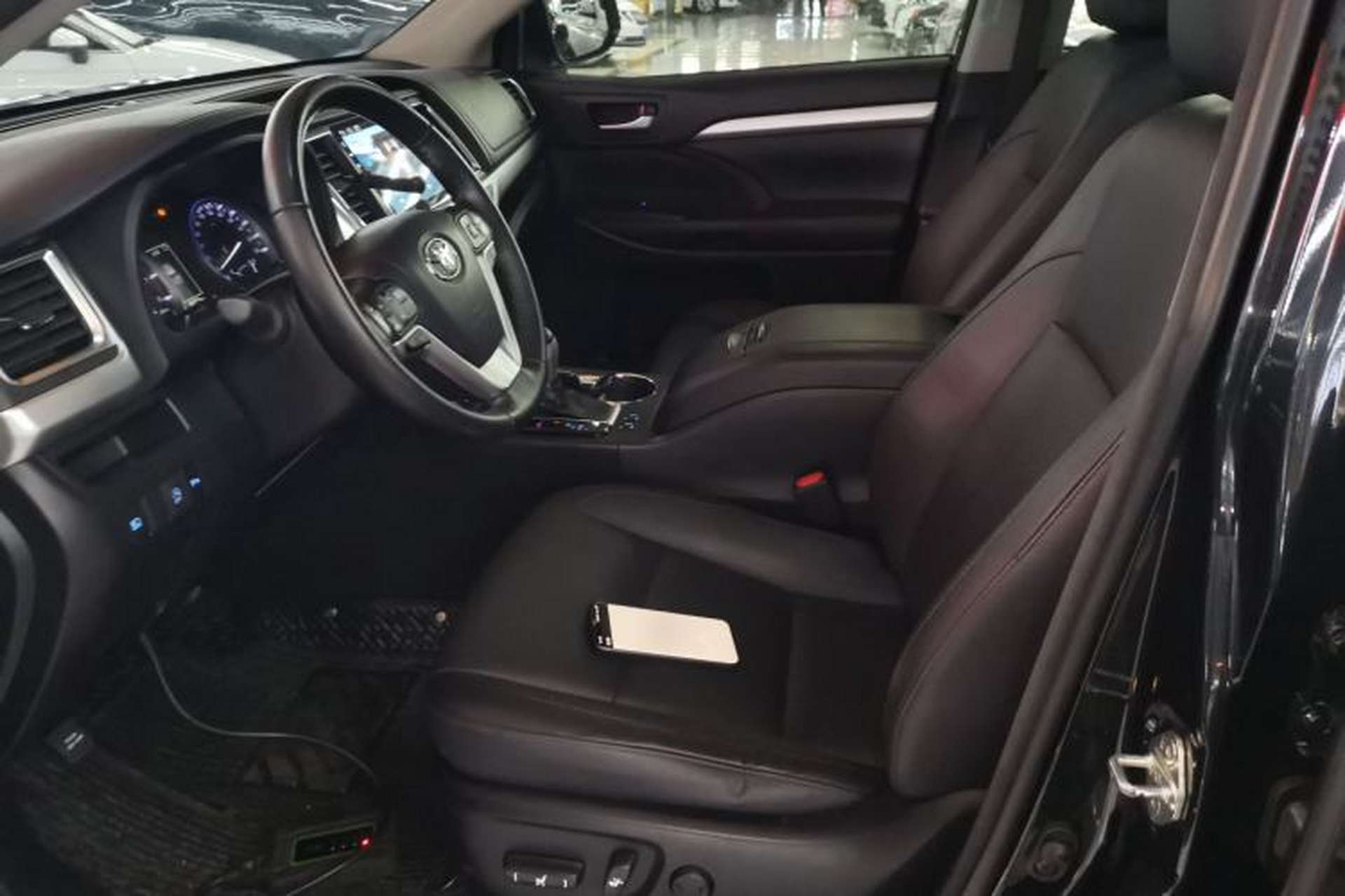 Used Toyota Highlander 2018 2.0T Four-Wheel Drive Luxury Edition 7 Seats China V Emission Standard Left Front Seat