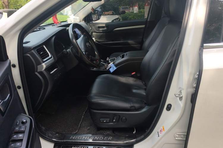 Used Toyota Highlander 2018 2.0T Four-Wheel Drive Luxury Version 7 Seats China VI Standard Left Front Seat