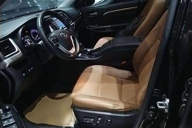 Used Toyota Highlander 2018 2.0T Four-Wheel Drive Knight Edition 7 Seats China VI Standard Left Front Seat