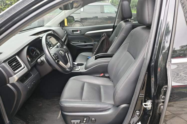 Used Toyota Highlander 2018 2.0T Two-Wheel Drive Luxury Edition 7 Seats China VI Standard Left Front Seat