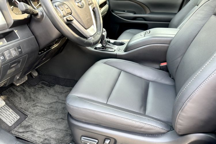 Used Toyota Highlander 2018 2.0T Four-Wheel Drive Prestige Version 7 Seats China VI Standard Left Front Seat