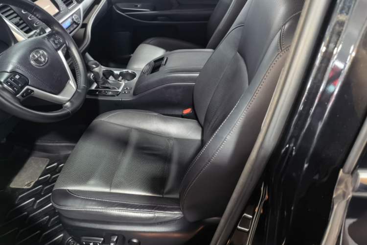 Used Toyota Highlander 2018 2.0T Two-Wheel-Drive Luxury Edition 7 Seats Emission Standard China V Left Front Seat