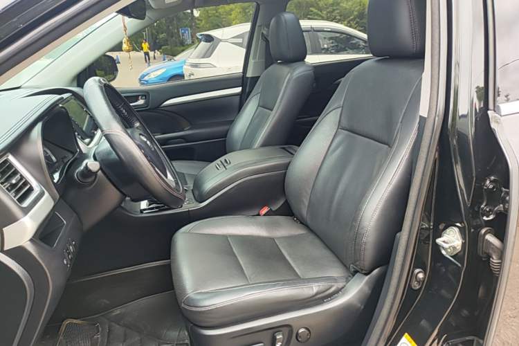 Used Toyota Highlander 2018 2.0T Two-Wheel Drive Luxury Edition 7 Seats China VI Standard Left Front Seat