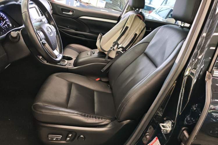 Used Toyota Highlander 2018 2.0T Four-Wheel Drive Luxury Edition 7 Seats China V Emission Standard Left Front Seat