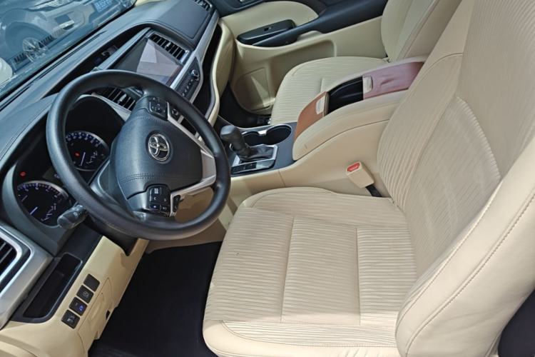 Used Toyota Highlander 2018 2.0T Two-Wheel Drive Elite Edition 5 Seats Emission Standard China V Left Front Seat