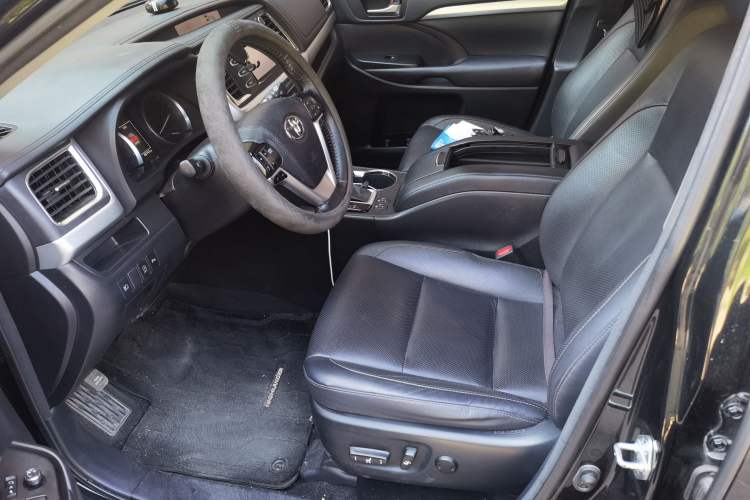 Used Toyota Highlander 2018 2.0T Four-Wheel Drive Luxury Edition 7 Seats China V Emission Standard Left Front Seat