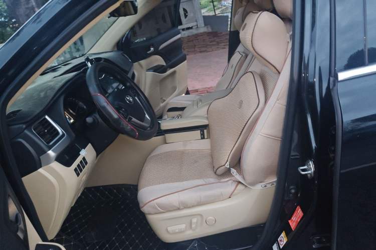 Used Toyota Highlander 2018 2.0T Four-Wheel Drive Prestige Version 7 Seats China V Emission Standard Left Front Seat