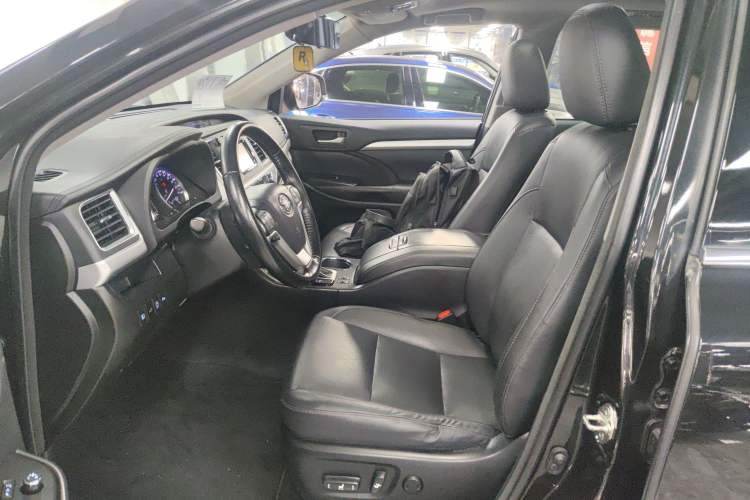 Used Toyota Highlander 2018 2.0T Two-Wheel Drive Luxury Edition 7 Seats China VI Standard Left Front Seat