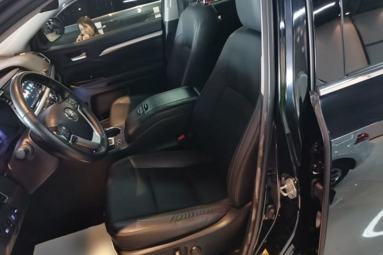 Used Toyota Highlander 2018 2.0T Four-Wheel Drive Luxury Edition 7 Seats China V Emission Standard Left Front Seat