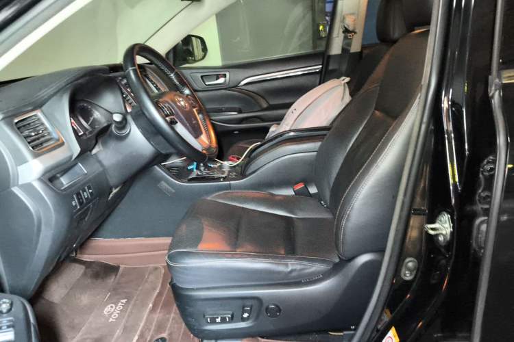 Used Toyota Highlander 2018 2.0T Four-Wheel Drive Luxury Edition 7 Seats China V Emission Standard Left Front Seat