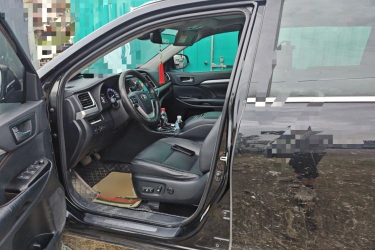 Used Toyota Highlander 2018 2.0T Four-Wheel Drive Luxury Edition 7 Seats China V Emission Standard Left Front Seat