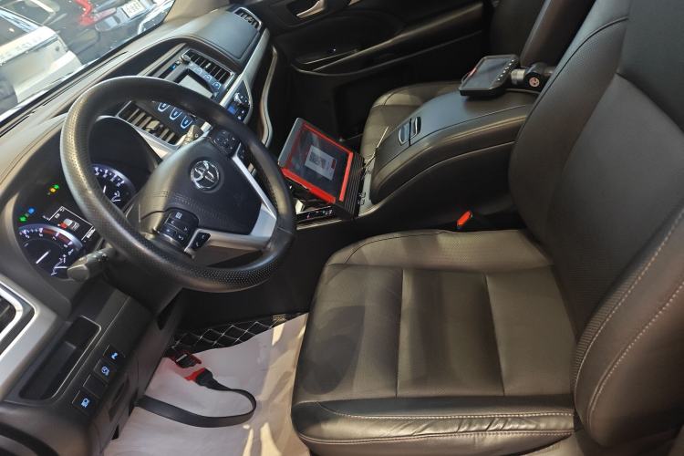 Used Toyota Highlander 2018 2.0T Two-Wheel Drive Luxury Edition 7 Seats China VI Standard Left Front Seat