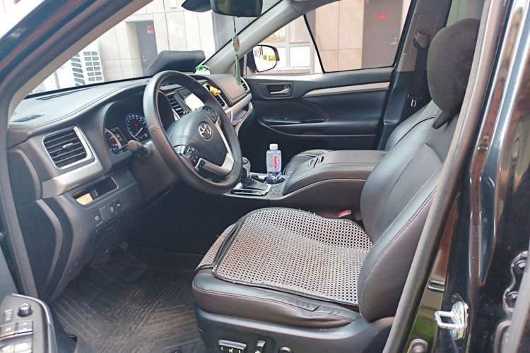 Used Toyota Highlander 2018 2.0T Four-Wheel Drive Luxury Edition 7 Seats China V Emission Standard Left Front Seat