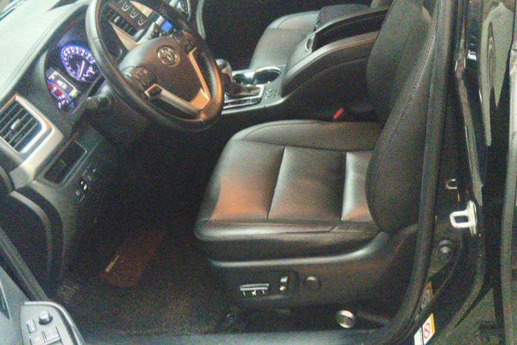 Used Toyota Highlander 2018 2.0T Four-Wheel Drive Luxury Version 7 Seats China VI Standard Left Front Seat