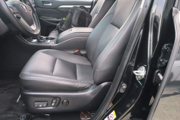 Used Toyota Highlander 2018 2.0T Four-Wheel Drive Luxury Version 7 Seats China VI Standard Left Front Seat