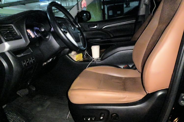 Used Toyota Highlander 2018 2.0T Four-Wheel Drive Knight Edition 7 Seats China VI Standard Left Front Seat