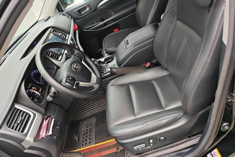 Used Toyota Highlander 2018 2.0T Four-Wheel Drive Luxury Version 7 Seats China VI Standard Left Front Seat