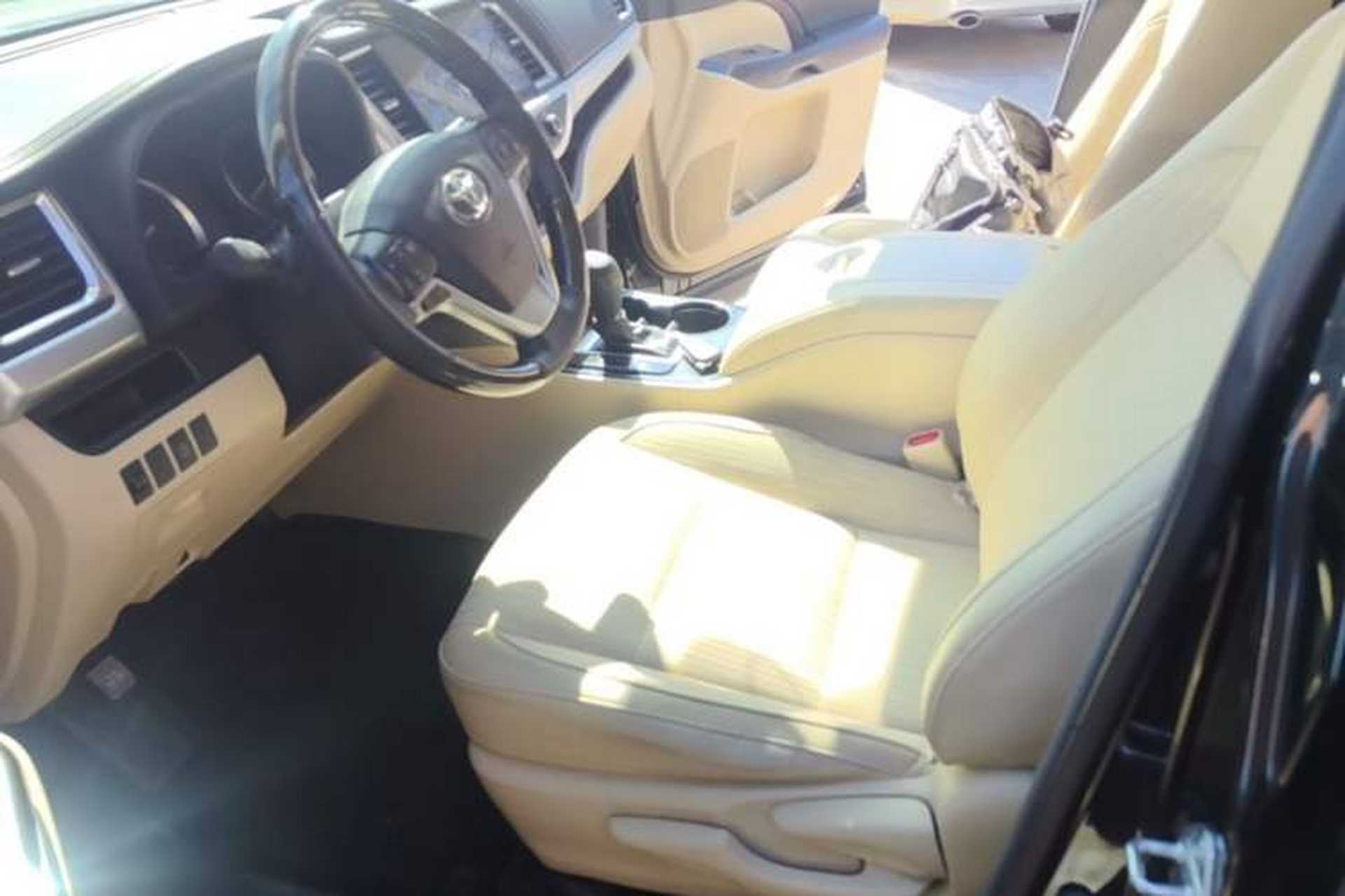 Used Toyota Highlander 2018 2.0T Two-Wheel Drive Elite Edition 5 Seats Emission Standard China V Left Front Seat