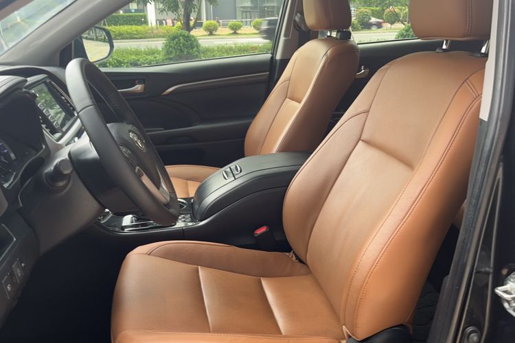 Used Toyota Highlander 2018 2.0T Four-Wheel Drive Knight Edition 7 Seats China VI Standard Left Front Seat