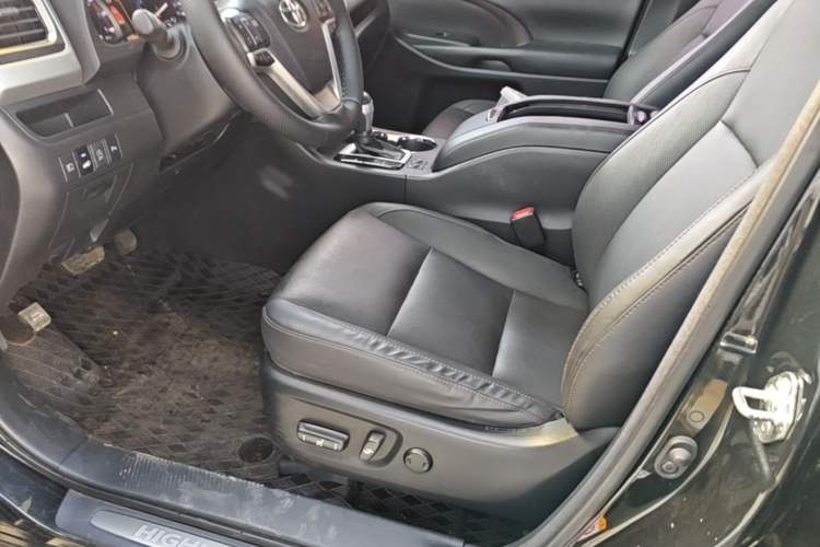 Used Toyota Highlander 2018 2.0T Four-Wheel Drive Luxury Edition 7 Seats China V Emission Standard Left Front Seat