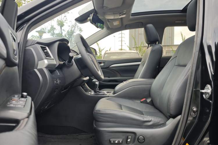 Used Toyota Highlander 2018 2.0T Two-Wheel Drive Luxury Edition 7 Seats China VI Standard Left Front Seat