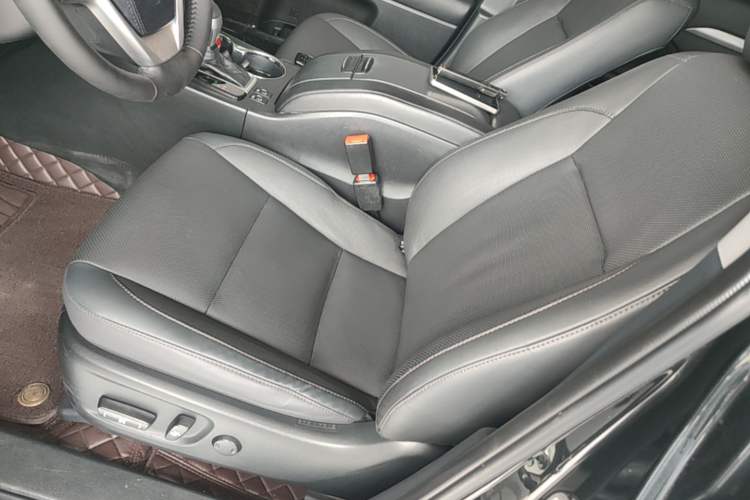 Used Toyota Highlander 2018 2.0T Four-Wheel Drive Luxury Version 7 Seats China VI Standard Left Front Seat