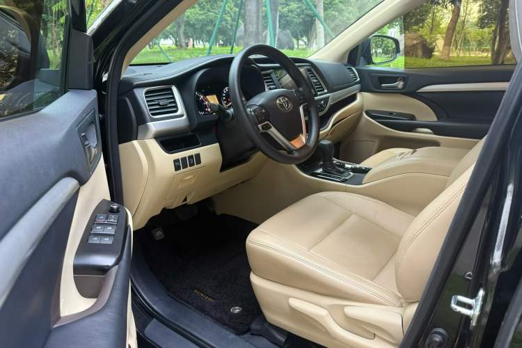 Used Toyota Highlander 2018 2.0T Two-Wheel Drive Elite Version 5 Seats China VI Standard Left Front Seat