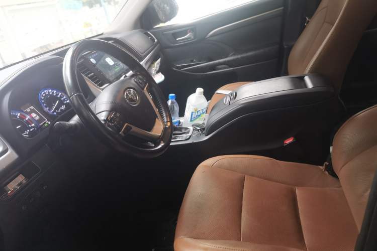 Used Toyota Highlander 2018 2.0T Four-Wheel Drive Knight Edition 7 Seats China VI Standard Left Front Seat