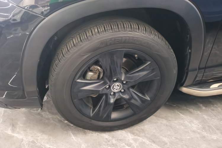 Used Toyota Highlander 2018 2.0T Four-Wheel Drive Knight Edition 7 Seats China VI Standard Left Front Wheel Hub