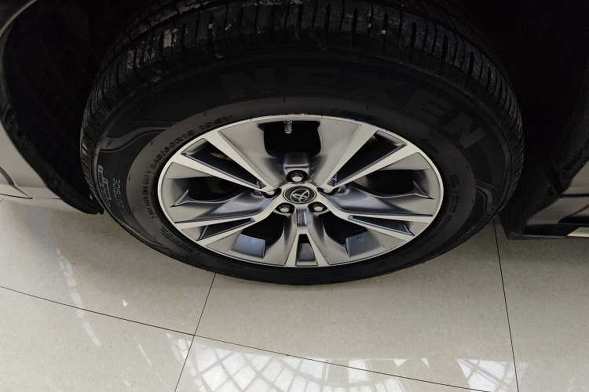 Used Toyota Highlander 2018 2.0T Two-Wheel Drive Elite Edition 7 Seats China VI Standard Left Front Wheel Hub