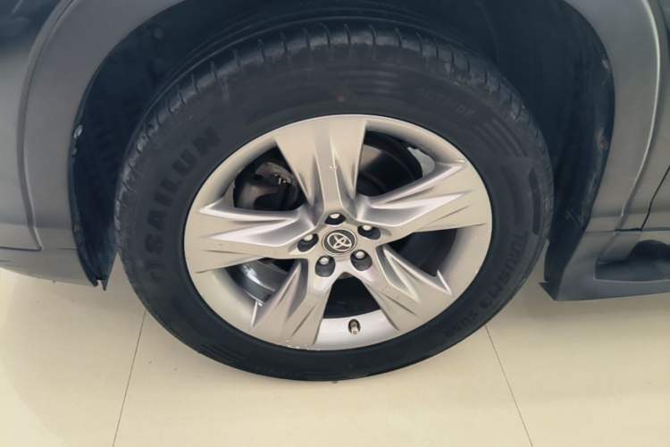 Used Toyota Highlander 2018 2.0T Four-Wheel Drive Luxury Edition 7 Seats China V Emission Standard Left Front Wheel Hub