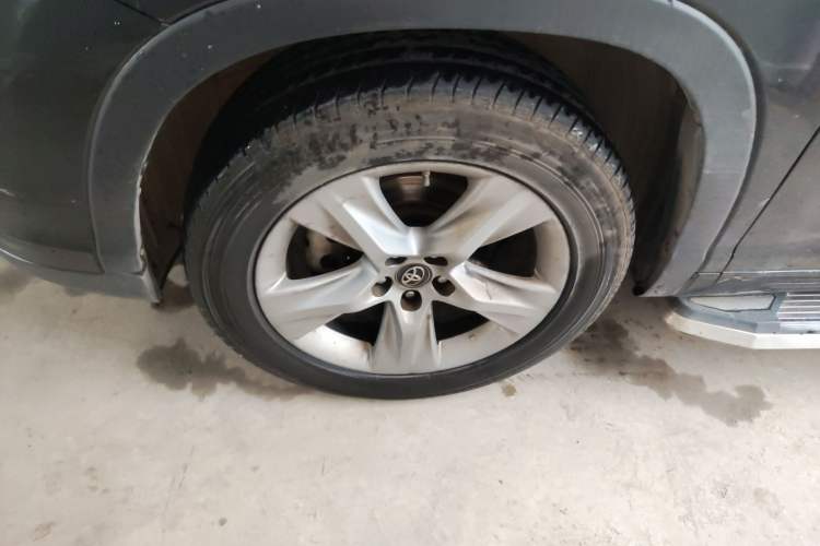 Used Toyota Highlander 2018 2.0T Four-Wheel Drive Luxury Version 7 Seats China VI Standard Left Front Wheel Hub