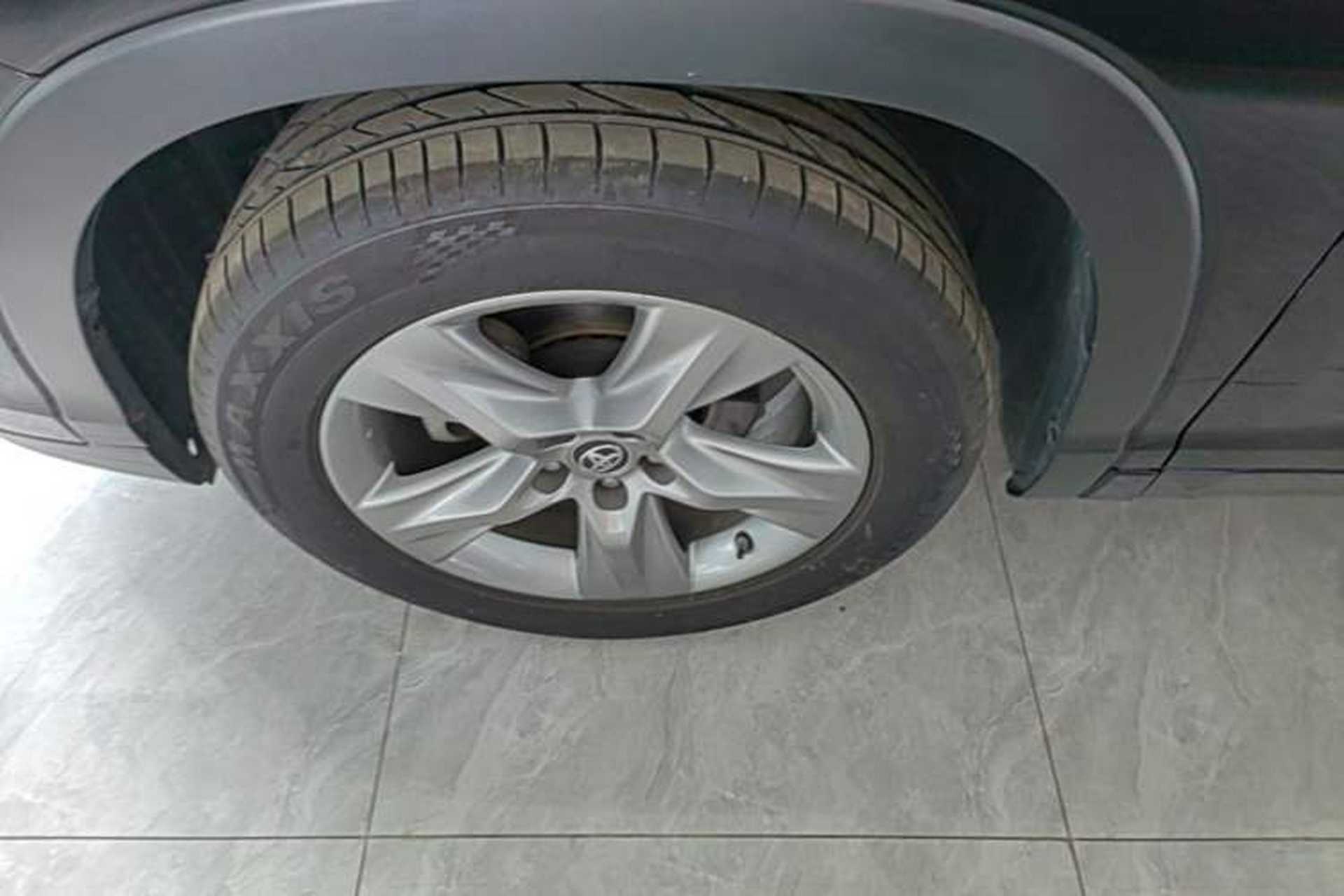 Used Toyota Highlander 2018 2.0T Four-Wheel Drive Prestige Version 7 Seats China VI Standard Left Front Wheel Hub
