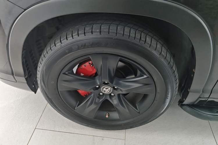 Used Toyota Highlander 2018 2.0T Four-Wheel Drive Knight Edition 7 Seats China VI Standard Left Front Wheel Hub